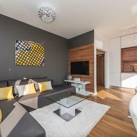 Luxury Penthouse Apartment Мандре Екстериор снимка