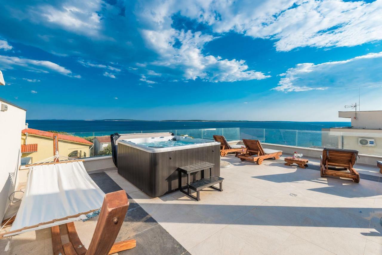 Luxury Penthouse Apartment Мандре Екстериор снимка
