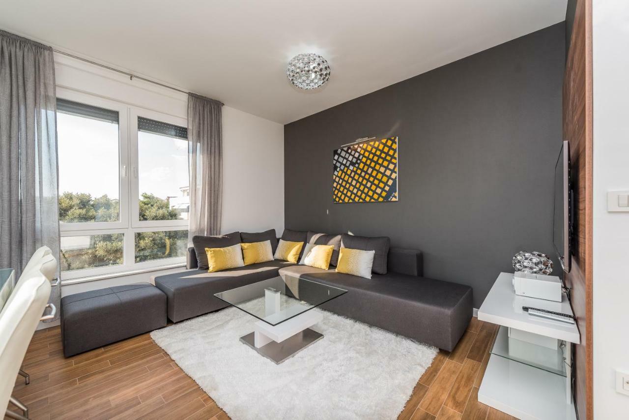 Luxury Penthouse Apartment Мандре Екстериор снимка