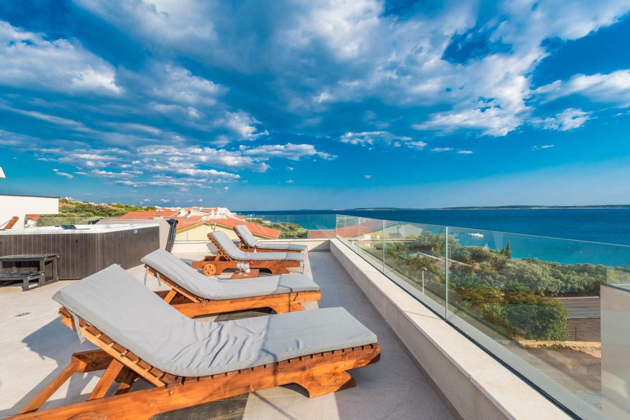 Luxury Penthouse Apartment Мандре Екстериор снимка