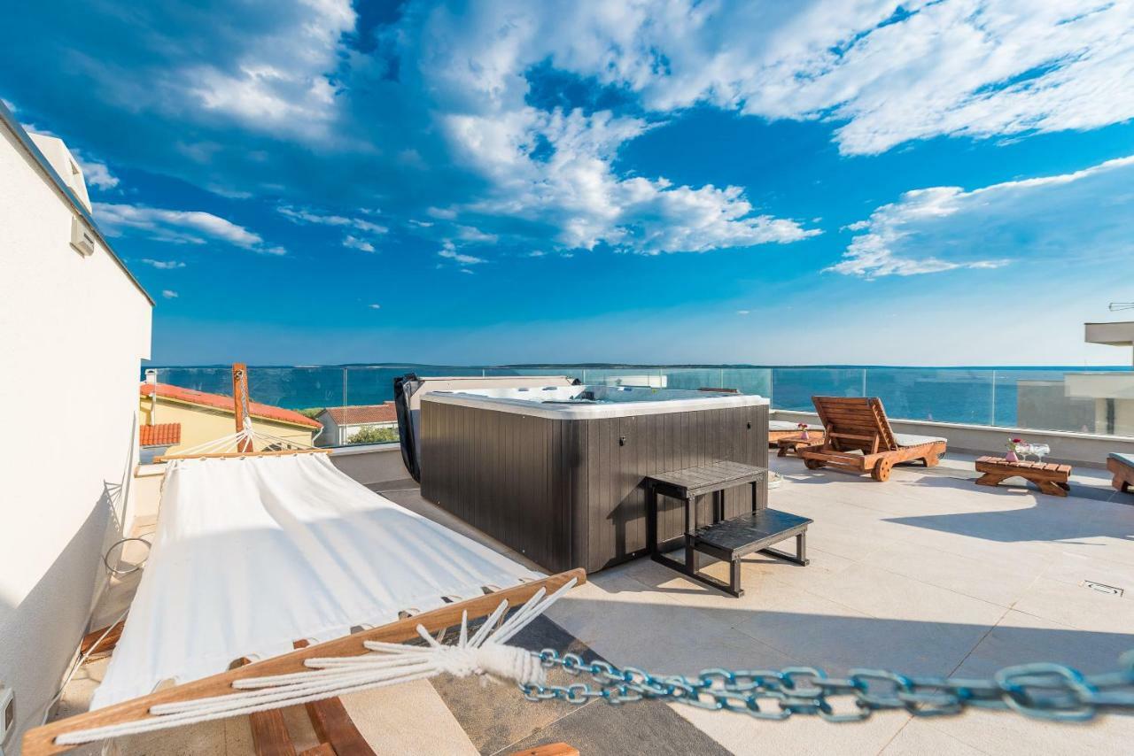 Luxury Penthouse Apartment Мандре Екстериор снимка
