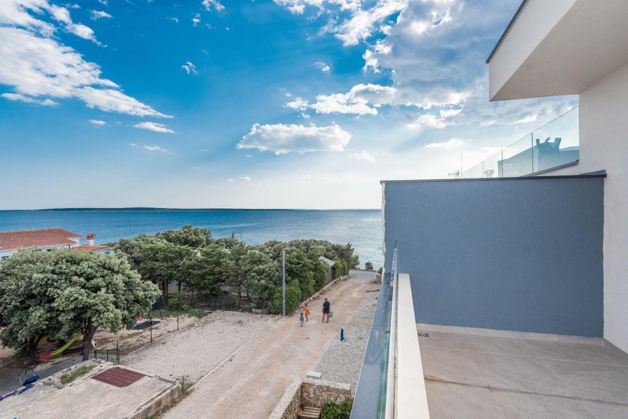 Luxury Penthouse Apartment Мандре Екстериор снимка