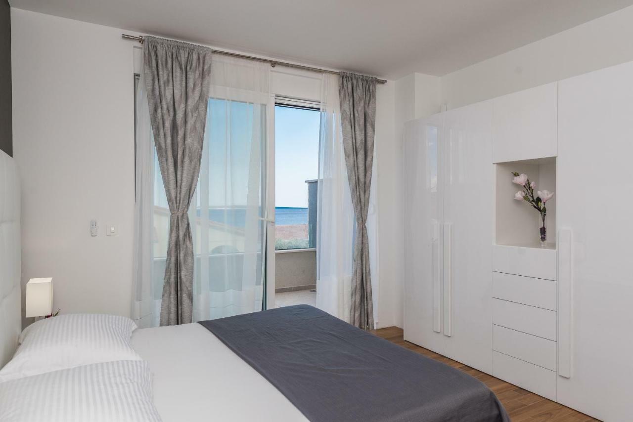 Luxury Penthouse Apartment Мандре Екстериор снимка