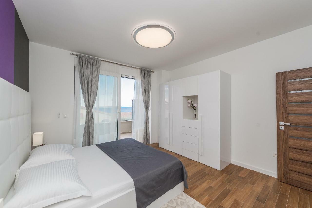 Luxury Penthouse Apartment Мандре Екстериор снимка